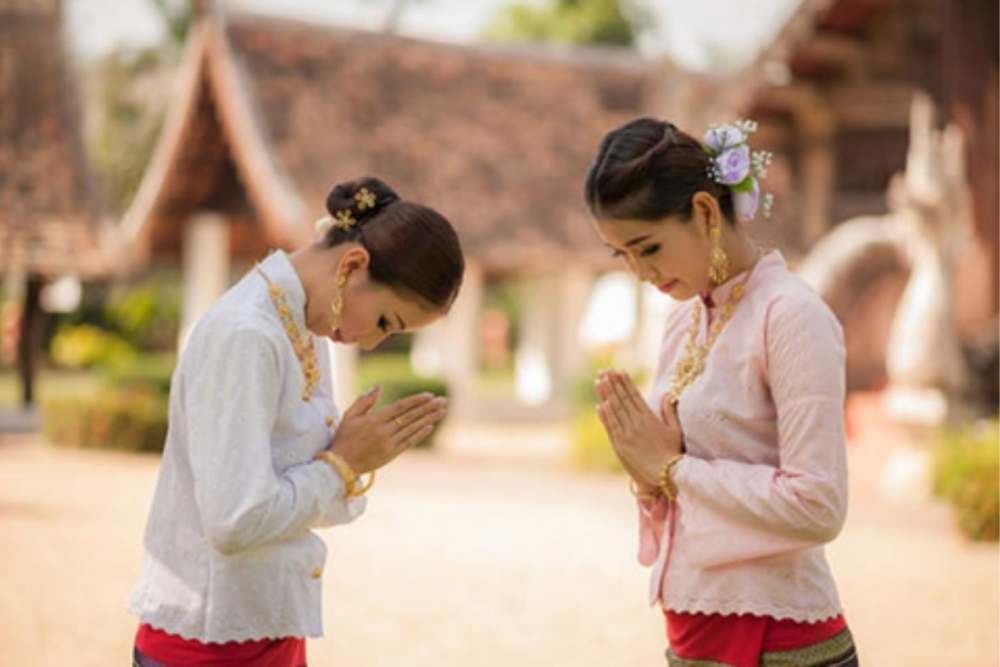 Saluez avec un Wai au Thailande